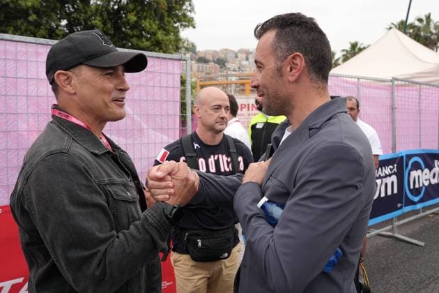 Fabio Cannavaro and Vincenzo Nibali during the stage 6 of the Giro d™Italia from Potenza to Napoli, Italy - Thursday, May 15, 2025. - cycling.  Copyright: xGianxMattiaxD Albertox LaPressex