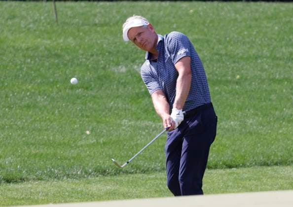 Luke Donald of England hits a pitch shot to the 13th hole in the first round of the 2025 PGA, Golf Herren Championship at the Quail Hollow Club in Charlotte, North Carolina on Thursday, May 15, 2025.  CHA2024051520801 TANNENxMAURY
