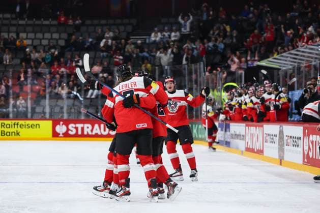 Ice hockey, Eishockey - IIHF WC 2025 STOCKHOLM,SWEDEN,15.MAY.25 - ICE HOCKEY - IIHF Ice Hockey World Championship, WM, Weltmeisterschaft 2025, group stage, Austria vs Canada. Image shows the rejoicing of team AUT.  GEPAxpictures xMaticxKlansek