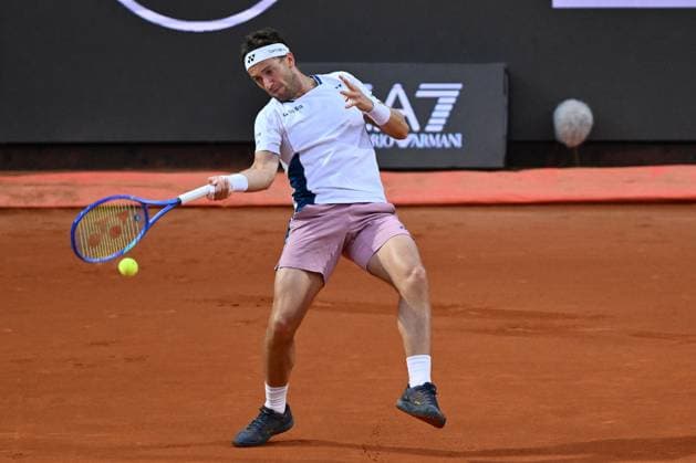 TENNIS - Internazionali di Tennis - Internazionali BNL d Italia Casper Ruud (NOR) in action against Jannik Sinner (ITA) during the Internazionali BNL d Italia Day Eleven at Foro Italico on May 15, 2025 in Rome, Italy. Rome Italy  Copyright: xIPAxSport ABACAx