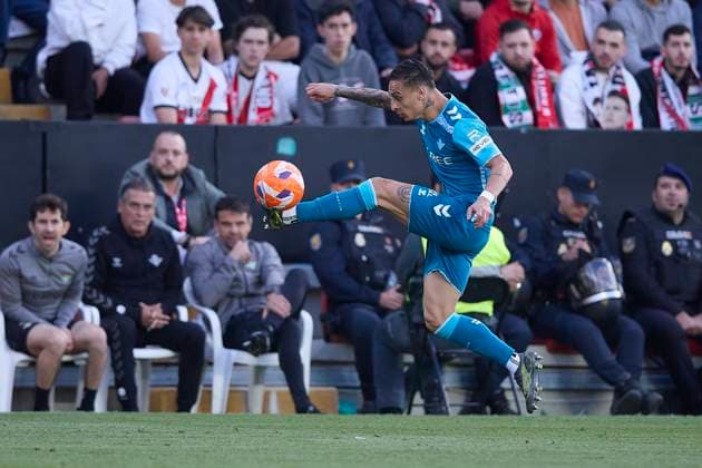 Antony Real Betis controls the ball during the LaLiga match between Rayo Vallecano and Real Betis at Campo de Futbol de Vallecas on May 15, 2025 in Madrid, Spain Photo by Manu Reino DeFodi Images