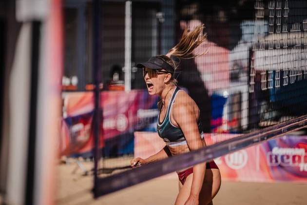 Beach volleyball women Allianz German Beach Tour 2025 Tourstop Düsseldorf 15 05 2025 Chenoa Christ cheers Düsseldorf Robert Lehr Ufer Nordrhein Westfalen Germany