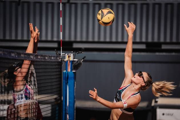 Beach volleyball women Allianz German Beach Tour 2025 Tourstop Düsseldorf 15 05 2025 Anna Chiara Reformat right attacking Louisa Marunde left Düsseldorf Robert Lehr Ufer North Rhine-Westphalia Germany