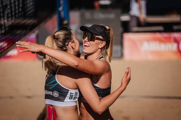 Beach volleyball women Allianz German Beach Tour 2025 Tourstop Düsseldorf 15 05 2025 f l Anna Chiara Reformat and Chenoa Christ cheer Düsseldorf Robert Lehr Ufer Nordrhein Westfalen Germany