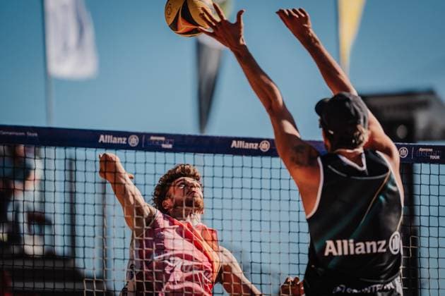 Beach volleyball men Allianz German Beach Tour 2025 Tourstop Düsseldorf 15 05 2025 Luis Henrichs on the attack Düsseldorf Robert Lehr Ufer Nordrhein Westfalen Germany