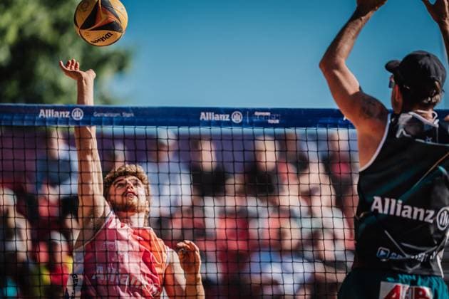 Beach volleyball men Allianz German Beach Tour 2025 Tourstop Düsseldorf 15 05 2025 Luis Henrichs on the attack Düsseldorf Robert Lehr Ufer Nordrhein Westfalen Germany