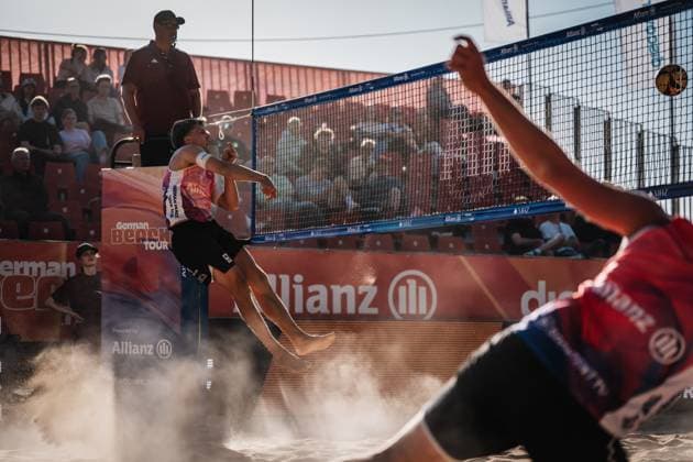 Beach volleyball men Allianz German Beach Tour 2025 Tourstop Düsseldorf 15 05 2025 Luis Kubo on the attack Düsseldorf Robert Lehr Ufer Nordrhein Westfalen Germany