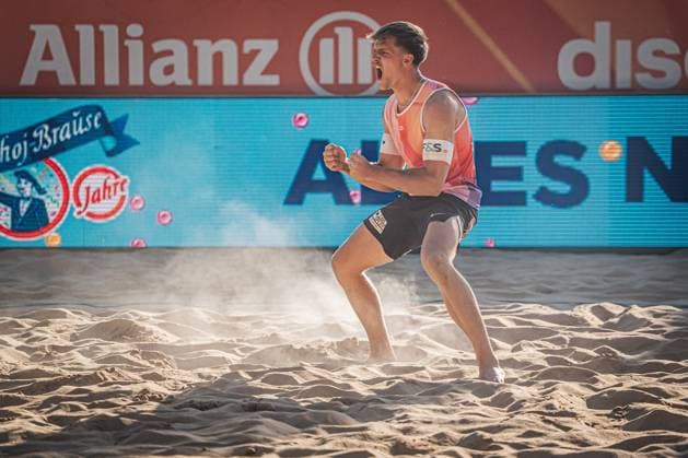 Beach volleyball men Allianz German Beach Tour 2025 Tourstop Düsseldorf 15 05 2025 Luis Kubo cheers Düsseldorf Robert Lehr Ufer Nordrhein Westfalen Germany