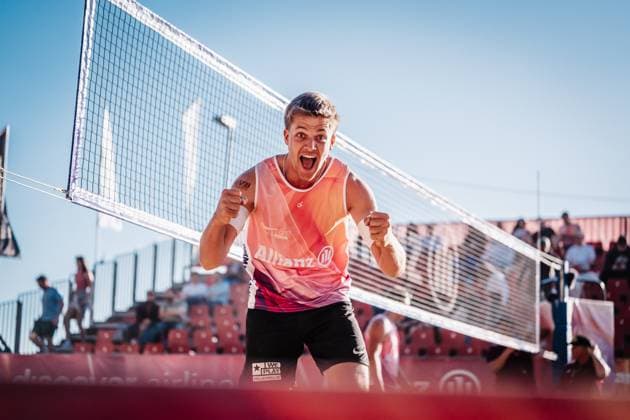 Beach volleyball men Allianz German Beach Tour 2025 Tourstop Düsseldorf 15 05 2025 Luis Kubo cheers Düsseldorf Robert Lehr Ufer Nordrhein Westfalen Germany