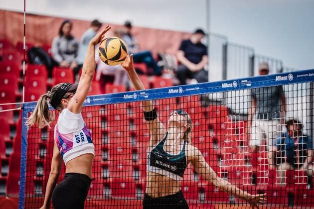 Beach volleyball women Allianz German Beach Tour 2025 Tourstop Düsseldorf 15 05 2025 v l Louisa Marunde against Giulia Deißenberger Düsseldorf Robert Lehr Ufer North Rhine-Westphalia Germany