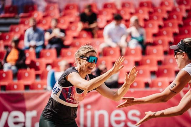 Beach volleyball women Allianz German Beach Tour 2025 Tourstop Düsseldorf 15 05 2025 f l Nina Interwies and Louisa Marunde cheer Düsseldorf Robert Lehr Ufer Nordrhein Westfalen Germany