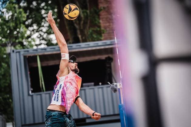 Beach volleyball men Allianz German Beach Tour 2025 Tourstop Düsseldorf 15 05 2025 Jonathan Erdmann on the attack Düsseldorf Robert Lehr Ufer Nordrhein Westfalen Germany