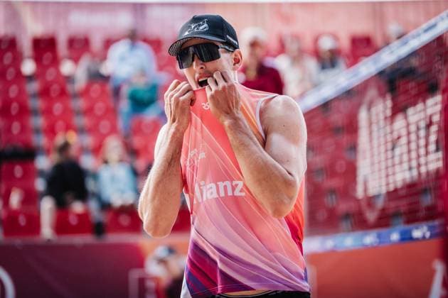 Beach volleyball men Allianz German Beach Tour 2025 Tourstop Düsseldorf 15 05 2025 Tristan Fröbel annoys Düsseldorf Robert Lehr Ufer Nordrhein Westfalen Germany