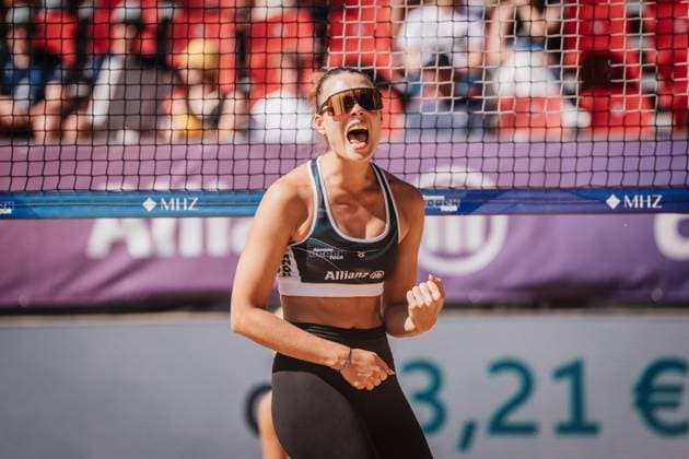 Beach volleyball women Allianz German Beach Tour 2025 Tourstop Düsseldorf 15 05 2025 Elea Beutel cheers Düsseldorf Robert Lehr Ufer North Rhine-Westphalia Germany