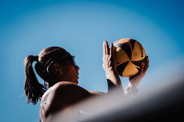Sport Themen der Woche KW20 Sport Bilder des Tages Beachvolleyball Frauen Allianz German Beach Tour 2025 Tourstop Düsseldorf 15.05.2025 Leonie Klinke vor dem Aufschlag Düsseldorf Robert-Lehr-Ufer Nordrhein-Westfalen Deutschland *** Beach volleyball women Allianz German Beach Tour 2025 Tourstop Düsseldorf 15 05 2025 Leonie Klinke before the serve Düsseldorf Robert Lehr Ufer Nordrhein Westfalen Germany