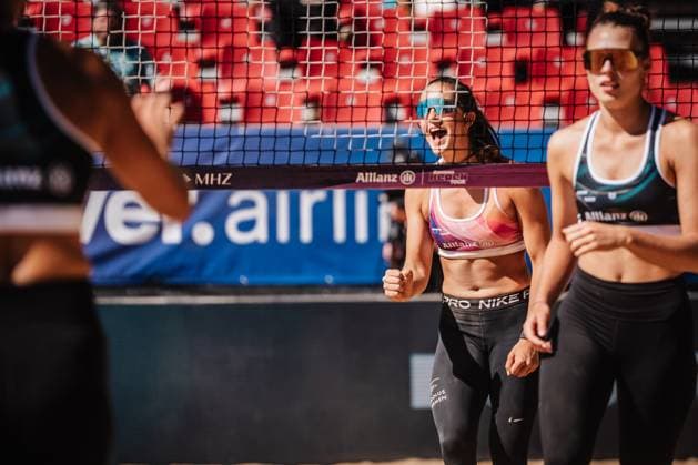 Beach volleyball women Allianz German Beach Tour 2025 Tourstop Düsseldorf 15 05 2025 Sophia Neuß cheers Düsseldorf Robert Lehr Ufer Nordrhein Westfalen Germany