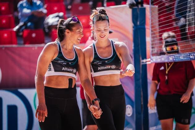 Beach volleyball women Allianz German Beach Tour 2025 Tourstop Düsseldorf 15 05 2025 f l Leonie Klinke and Elea Beutel are happy after the victory Düsseldorf Robert Lehr Ufer Nordrhein Westfalen Germany