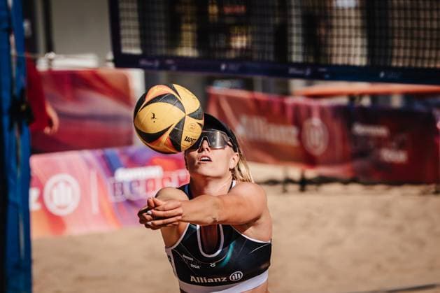 Beach volleyball women Allianz German Beach Tour 2025 Tourstop Düsseldorf 15 05 2025 Chenoa Christ plays the ball Düsseldorf Robert Lehr Ufer Nordrhein Westfalen Germany