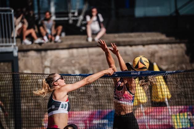 Beach volleyball women Allianz German Beach Tour 2025 Tourstop Düsseldorf 15 05 2025 f l Anna Chiara Reformat attacking Louisa Marunde Düsseldorf Robert Lehr Ufer North Rhine-Westphalia Germany