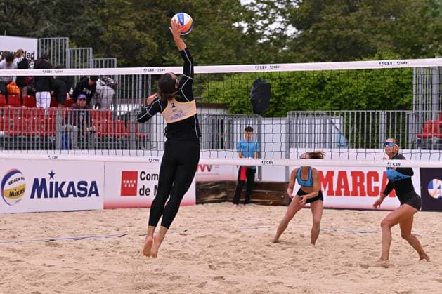 May 15, 2025, Madrid, Madrid, Spain: LILLA VILLAM (HUN) competes during the Beach Pro Tour Futures Madrid 2025 between HUNGRIA and HUNGRIA at Parque Deportivo Puerta de Hierro on may 15, 2025 in Madrid, Spain. Madrid Spain - ZUMAc312 20250515_zsp_c312_174 Copyright: xOscarxManuelxSanchezx