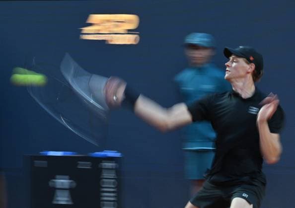 (250516) -- ROME, May 16, 2025 -- Jannik Sinner returns a shot during the men s singles quarter final match between Jannik Sinner of Italy and Casper Ruud of Norway at the ATP, Tennis Herren Italian Open in Rome, Italy, May 15, 2025. (Photo by Xinhua) (SP)ITALY-ROME-TENNIS-ATP-ITALIAN OPEN-JANNIK SINNER VS CASPER RUUD AlbertoxLingria 