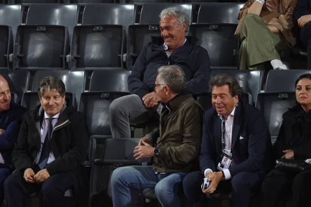 Rome, Italy, italy: Rome, Italy 05 15 2025: VIPs in the stands Massimo Giletti and Paolo Bonolis joke as they watch the women s semifinal during the Internazionali BNL d Italia 2025 WTA, Tennis Damen Masters Men s 1000 circuit in Rome at the Foro Italico. Tennis VIPs In The Bonolis And Giletti Tribune -WTA Master 1000 Women S Semi-Final At The Foro Italico In Rome,  - ZUMAp169 20250515_zea_p169_1482 Copyright: xmarcoxiacobuccix