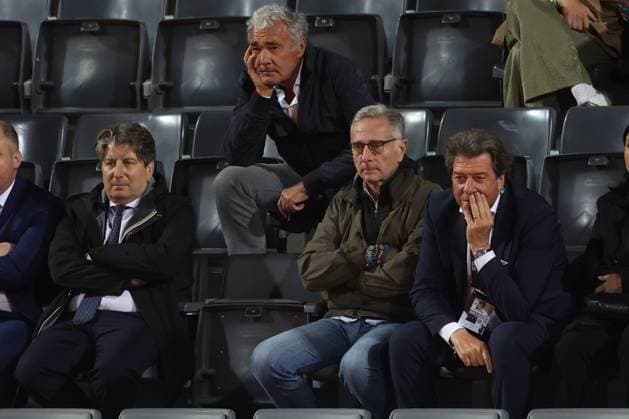 Rome, Italy, italy: Rome, Italy 05 15 2025: VIPs in the stands Massimo Giletti and Paolo Bonolis joke as they watch the women s semifinal during the Internazionali BNL d Italia 2025 WTA, Tennis Damen Masters Men s 1000 circuit in Rome at the Foro Italico. Tennis VIPs In The Bonolis And Giletti Tribune -WTA Master 1000 Women S Semi-Final At The Foro Italico In Rome,  - ZUMAp169 20250515_zea_p169_1484 Copyright: xmarcoxiacobuccix