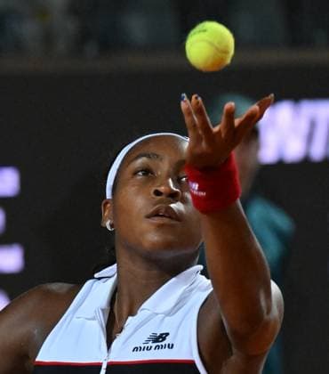 (250516) -- ROME, May 16, 2025 -- Coco Gauff serves during the women s singles semifinal match between Zheng Qinwen of China and Coco Gauff of the United States at the WTA, Tennis Damen Italian Open in Rome, Italy, May 15, 2025. (Photo by Xinhua) (SP)ITALY-ROME-TENNIS-WTA-ITALIAN OPEN-ZHENG QINWEN VS COCO GAUFF AlbertoxLingria 