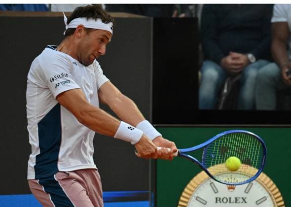 (250516) -- ROME, May 16, 2025 -- Casper Ruud returns a shot during the men s singles quarter final match between Jannik Sinner of Italy and Casper Ruud of Norway at the ATP, Tennis Herren Italian Open in Rome, Italy, May 15, 2025. (Photo by Xinhua) (SP)ITALY-ROME-TENNIS-ATP-ITALIAN OPEN-JANNIK SINNER VS CASPER RUUD AlbertoxLingria 