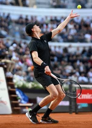 (250516) -- ROME, May 16, 2025 -- Jannik Sinner serves during the men s singles quarter final match between Jannik Sinner of Italy and Casper Ruud of Norway at the ATP, Tennis Herren Italian Open in Rome, Italy, May 15, 2025. (Photo by Xinhua) (SP)ITALY-ROME-TENNIS-ATP-ITALIAN OPEN-JANNIK SINNER VS CASPER RUUD AlbertoxLingria 