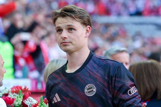 Torhueter Jonas Urbig FC Bayern Muenchen looks on, Bundesliga, FC Bayern München v Borussia Mönchengladbach, Allianz Arena on 10 May 2025 in Munich, Germany Photo by Marco Steinbrenner DeFodi Images Torhueter Jonas Urbig FC Bayern Muenchen looks on, Bundesliga, FC Bayern München v Borussia Mönchengladbach, Allianz Arena, May 10, 2025 in Munich, Germany Photo by Marco Steinbrenner DeFodi Images DFL regulations prohibit any use of photographs as image sequences and or quasi video