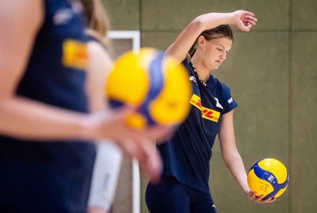 Volleyball, Frauen, Nationalteam Niederlande, Training ARNHEM - Suus Gerritsen during a training session of the TeamNL Volleyball ladies prior to a round of Volleyball Nations League play in the Netherlands and the Volleyball World Cup in Thailand. ANP IRIS VAN DEN BROEK xVIxANPxSportx xxANPxIVx 527636785 originalFilename: 527636785.jpg