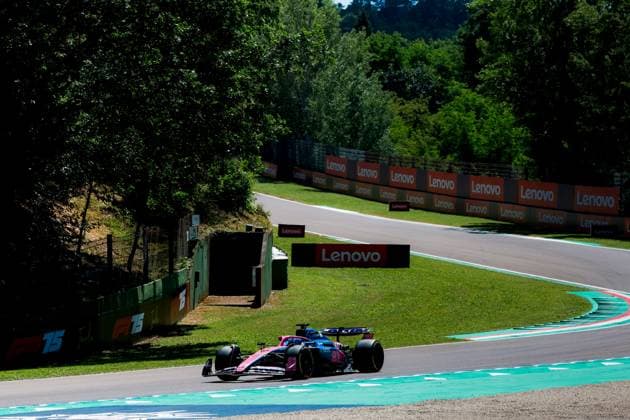 Formula 1 AWS Gran Premio del Made in Italy e dell Emilia-Romagna Alexis Perrin OVERTAKE MAXPPP - Imola 16 05 2025 10 GASLY Pierre (fra), Alpine F1 Team, action during the Formula 1 AWS Gran Premio del Made in Italy e dell Emilia-Romagna Grand Prix 2025, the 7th round of the 2025 FIA Formula 1 World Championship, WM, Weltmeisterschaft on the Autodromo Internazionale Enzo e Dino Ferrari from May 15 to 18, 2025, in Imola, Italy Imola Italy  Copyright: xOVERTAKE MAXPPPxAlexisxPerrinx OVT202505169672 OVT202505169672