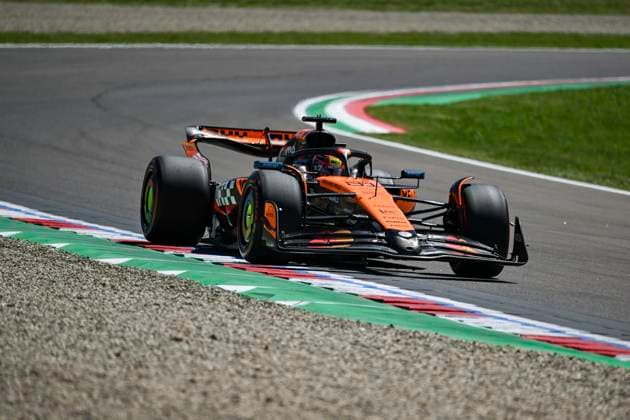 F1 - EMILIA ROMAGNA GRAND PRIX 2025 81 PIASTRI Oscar (aus), McLaren F1 Team MCL39, action during the Formula 1 AWS Gran Premio del Made in Italy e Dell™Emilia-Romagna 2025, Emilia Romagna Grand Prix 2025, 7th round of the 2025 FIA Formula One World Championship, WM, Weltmeisterschaft from May 16 to 18, 2025 on the Autodromo Internazionale Enzo e Dino Ferrari, in Imola, Italy - ImolaItaly  Copyright: xALBERTOxVIMERCATIx