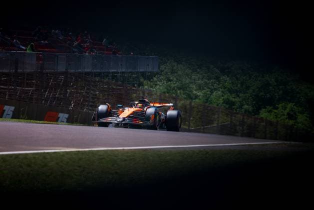 Formula 1 AWS Gran Premio del Made in Italy e dell Emilia-Romagna Alexis Perrin OVERTAKE MAXPPP - Imola 16 05 2025 04 NORRIS Lando (gbr), McLaren F1 Team, action during the Formula 1 AWS Gran Premio del Made in Italy e dell Emilia-Romagna Grand Prix 2025, the 7th round of the 2025 FIA Formula 1 World Championship, WM, Weltmeisterschaft on the Autodromo Internazionale Enzo e Dino Ferrari from May 15 to 18, 2025, in Imola, Italy Imola Italy  Copyright: xOVERTAKE MAXPPPxAlexisxPerrinx OVT202505169719 OVT202505169719