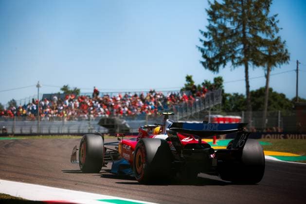 Formula 1 AWS Gran Premio del Made in Italy e dell Emilia-Romagna Alexis Perrin OVERTAKE MAXPPP - Imola 16 05 2025 44 HAMILTON Lewis (gbr), Scuderia Ferrari, action during the Formula 1 AWS Gran Premio del Made in Italy e dell Emilia-Romagna Grand Prix 2025, the 7th round of the 2025 FIA Formula 1 World Championship, WM, Weltmeisterschaft on the Autodromo Internazionale Enzo e Dino Ferrari from May 15 to 18, 2025, in Imola, Italy Imola Italy  Copyright: xOVERTAKE MAXPPPxAlexisxPerrinx OVT202505169734 OVT202505169734