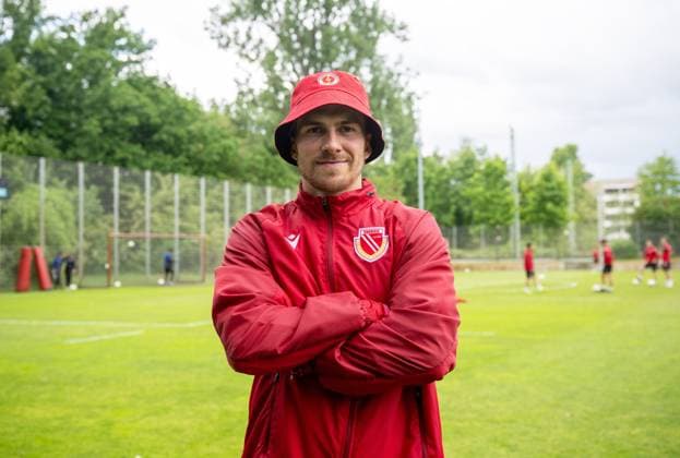 Soccer, Men, Season 2024 2025, 3 Liga, FC Energie Cottbus, Training, Phil Halbauer Energie Cottbus with Fischerhut, 16 05 2025, Copyright: xMatthiasxKochx