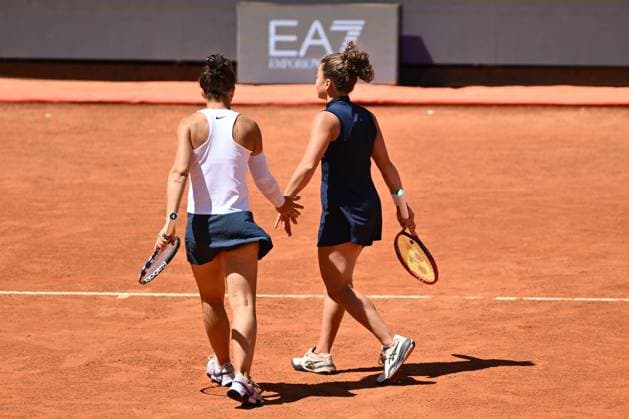 Sara Errani (ITA) and Jasmine Paolini (ITA) in action against Diana Shnaider (RUS) and Mirra Andreeva (RUS) during the Internazionali BNL d Italia Day Twelve at Foro Italico on May 15, 2025 in Rome, Italy.  Copyright: xDomenicoxCippitelli IPAxSportx xipa-agency.netx xx IPA_57774018 IPA_Agency_IPA57774018