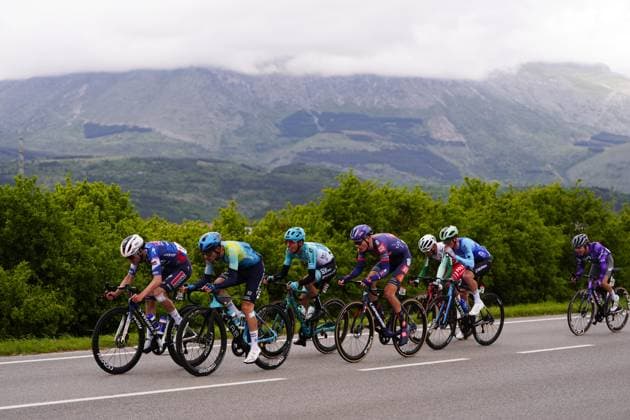 The pack rides cycles during the stage 7 of the Giro d™Italia from Castel di Sangro to Tagliacozzo, Italy - Friday, May 16, 2025. - cycling.  Copyright: xFabioxFerrari LaPressex