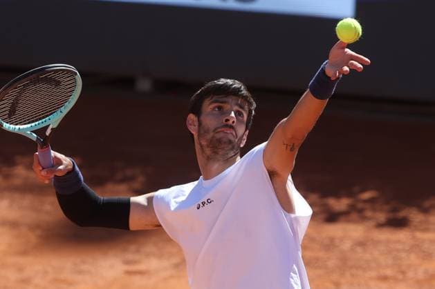 Rome, Italy May 16, 2025: Men s Semifinal, Men s Singles, Lorenzo Musetti (ITA) vs. Carlos Alcaraz (ESP) match during the Internazionali BNL d Italia 2025 ATP, Tennis Herren Masters Men s 1000 circuit in Rome at the Foro Italico.  Copyright: xmarcoxiacobuccix xipa-agency.netx xmarcoxiacobuccix 0818901159st