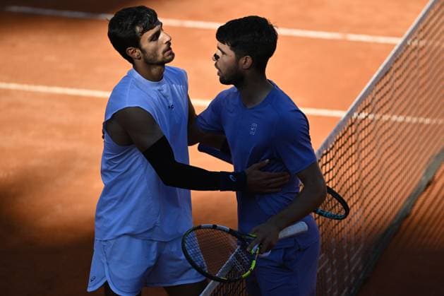 Carlos Alcaraz (ESP) in action against Lorenzo Musetti (ITA) during the Internazionali BNL d Italia Day Twelve at Foro Italico on May 15, 2025 in Rome, Italy.  Copyright: xDomenicoxCippitelli IPAxSportx xipa-agency.netx xx IPA_57781659 IPA_Agency_IPA57781659