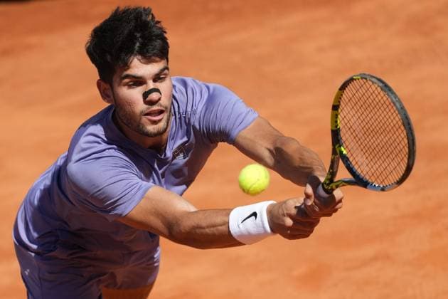 Carlos Alcaraz of Spain during the match against Lorenzo Musetti of Italy at the Internazionali BNL d Italia 2025 tennis tournament at Foro Italico in Rome, Italy on may 16, 2025. AntoniettaxBaldassarre