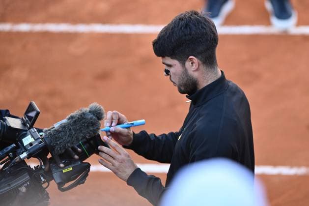 Carlos Alcaraz (ESP) in action against Lorenzo Musetti (ITA) during the Internazionali BNL d Italia Day Twelve at Foro Italico on May 15, 2025 in Rome, Italy.  Copyright: xDomenicoxCippitelli IPAxSportx xipa-agency.netx xx IPA_57781733 IPA_Agency_IPA57781733