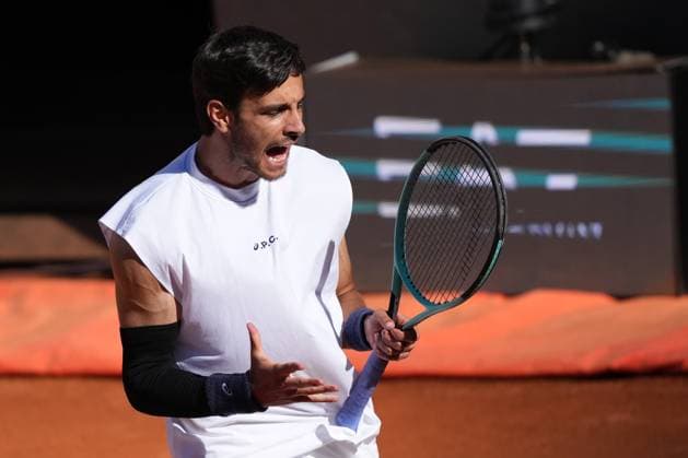 Lorenzo Musetti of Italy during the match against Carlos Alcaraz of Spain at the Internazionali BNL d Italia 2025 tennis tournament at Foro Italico in Rome, Italy on may 16, 2025. AntoniettaxBaldassarre