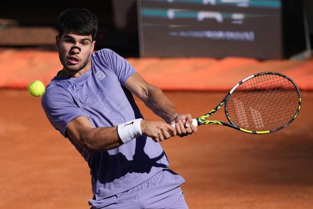 Carlos Alcaraz of Spain during the match against Lorenzo Musetti of Italy at the Internazionali BNL d Italia 2025 tennis tournament at Foro Italico in Rome, Italy on may 16, 2025. AntoniettaxBaldassarre