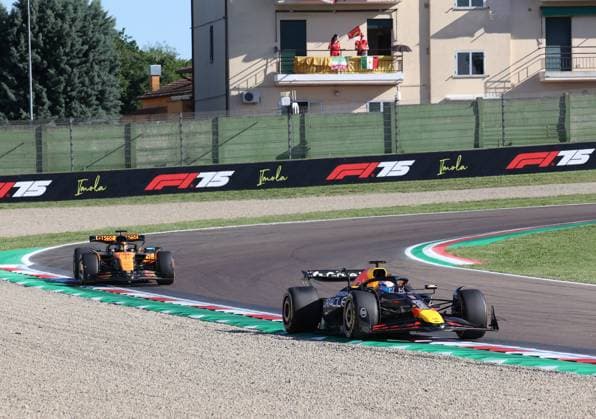 16 05 2025, Autodromo Enzo e Dino Ferrari, Imola, Formula 1 Grand Prix Emilia Romagna 2025 ,in the picture Max Verstappen NLD , Oracle Red Bull Racing, Oscar Piastri AUS , McLaren F1 Team Photo by Alessandro Martelotta Hasan Bratic DeFodi Images