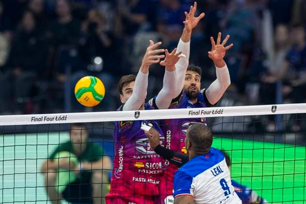 Sir Sicoma Monini Perugia - Halkbank Ankara - CEV Champions League Volley 2025 Final Four Simone Giannelli, Sebastian Sole and Yoandy Leal Hidalgo during the CEV Champions League volleyball semi-final match Sir Sicoma Monini Perugia vs Halkbank Ankara in Lodz, Poland on May 16, 2025. Lodz Poland  Copyright: xAndrzejxIwanczukx originalFilename:iwanczuk-sirsicom250516_npwDR.jpg