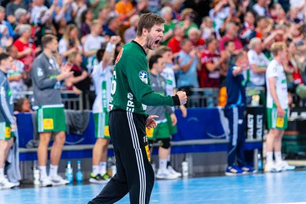 Simon Gade TSV Hannover Burgdorf, No. 16 v l , TSV Hannover Burgdorf white against MT Melsungen red on matchday 29 of the 2024 2025 season in the DAIKIN Handball Bundesliga 16 05 2025, ZAG Arena Hannover, GER , Copyright: xJanxGuentherx xTSVxHannover-Burgdorfx