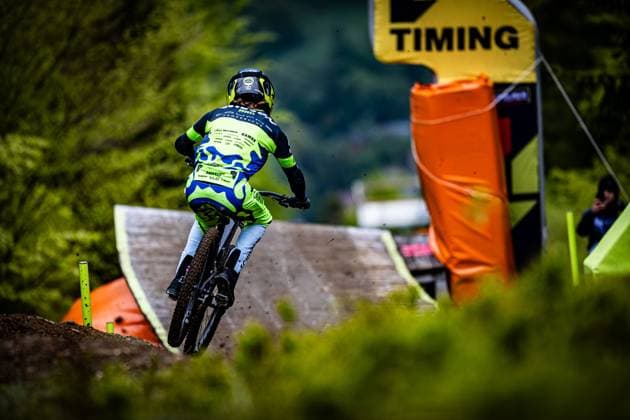 Whoop UCI MTB World Series DHI Worldcup Bielsko BiaÅa WILSON Reece AON RACING TOURNE CAMPERVANS at Whoop UCI MTB World Series DHI Worldcup Bielsko BiaÅa, 16 05 2025,in Szczyrk,POL Photo Sebastian Sternemann