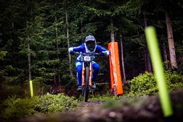 Whoop UCI MTB World Series DHI Worldcup Bielsko BiaÅa JEWETT Dane GIANT FACTORY OFF ROAD TEAM DHat Whoop UCI MTB World Series DHI Worldcup Bielsko BiaÅa, 16 05 2025,in Szczyrk,POL Photo Sebastian Sternemann